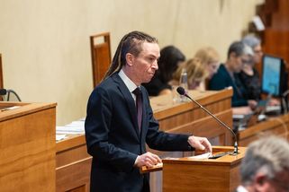Online: Bartoš chválil odvahu. „Tohle je nemyslitelné,“ reagoval stavebník - Seznam Zprávy